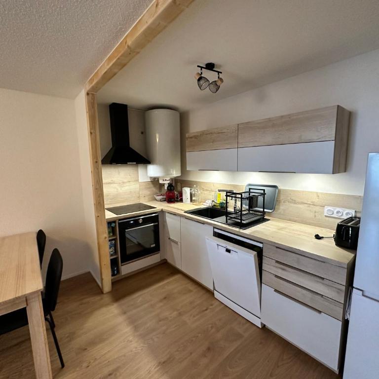 Appartement cosy proche centre, terrasse vue Bois Barbu - FR-1-515-209 - Apartment - 3