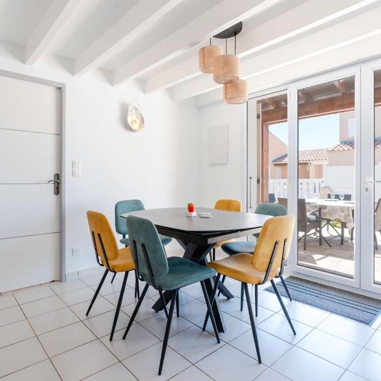 Pavillon climatisé avec piscine, terrasse, parking, et Wi-Fi à Gruissan - FR-1-409-265 - Villa - 11
