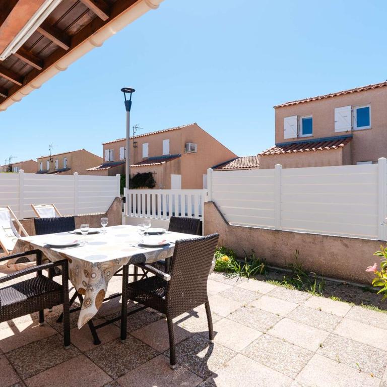 Pavillon climatisé avec piscine, terrasse, parking, et Wi-Fi à Gruissan - FR-1-409-265 - Villa - 13