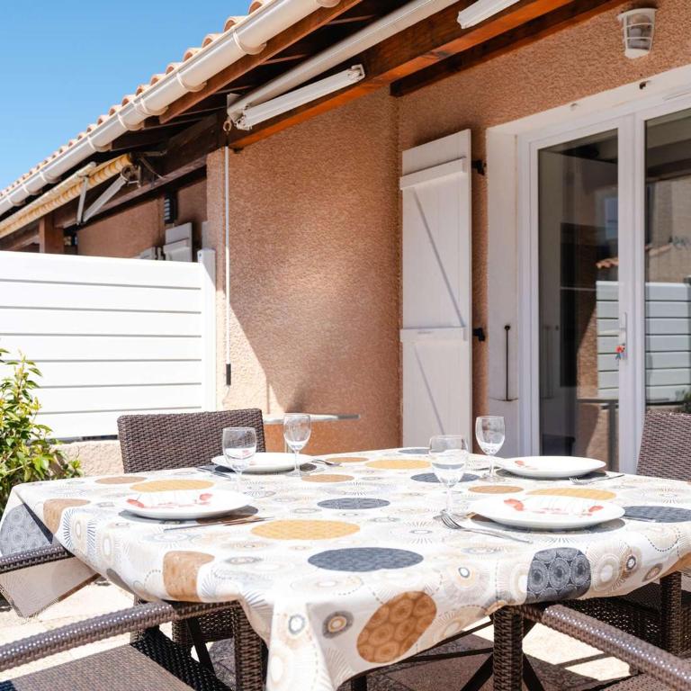 Pavillon climatisé avec piscine, terrasse, parking, et Wi-Fi à Gruissan - FR-1-409-265 - Villa - 16