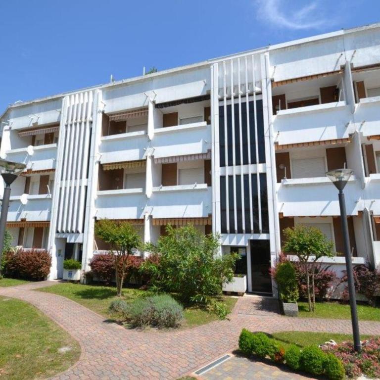 Enjoy the serenity on our beautiful terrace - Beahost - Apartment - 3