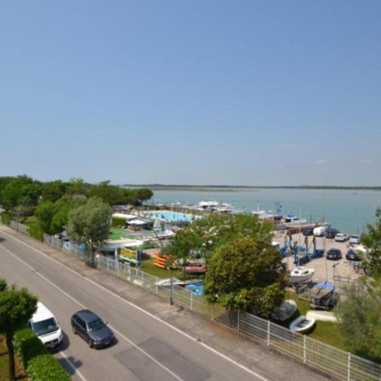 Enjoy the serenity on our beautiful terrace - Beahost - Apartment - 12