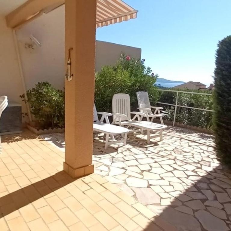 Charmant 2P avec jardin, piscine, parking et navettes gratuites - Cavalaire-sur-Mer - FR-1-226B-196 - Appartement - 1
