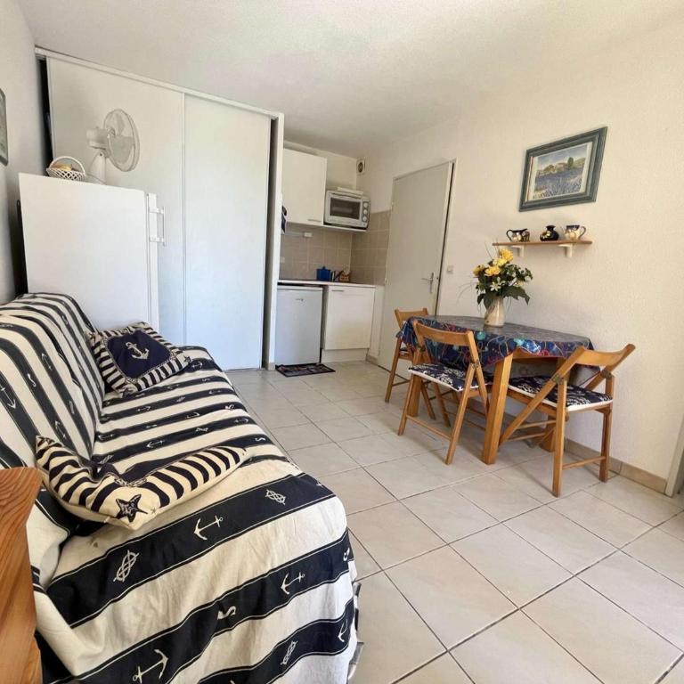 Charmant 2P avec jardin, piscine, parking et navettes gratuites - Cavalaire-sur-Mer - FR-1-226B-196 - Appartement - 3