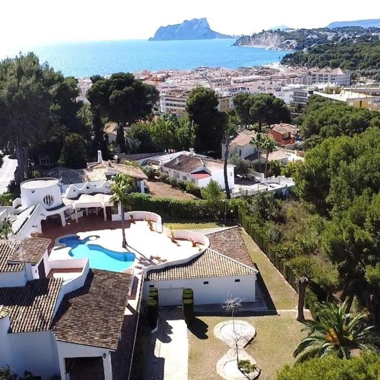 Villa de lujo en Moraira con piscina privada, cerca de la playa y servicios - HISP-216-220 - Villa - 1