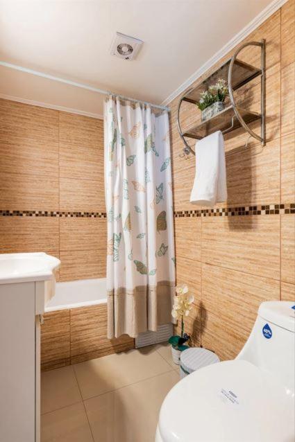 Linda Habitación con Desayuno a Pasos del Muelle Vergara - Habitación Doble con baño compartido - 2 camas - 10