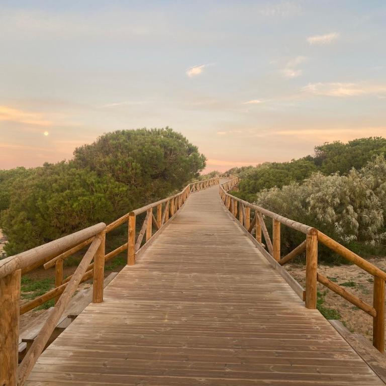 Piso muy moderno para 4 personas y una cuna a 7 min caminando a la playa, con aire, balcón con vistas y 2 piscinas - Apartamento de 2 dormitorios - 10