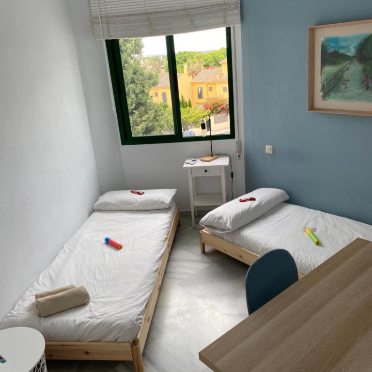 Piso muy moderno para 4 personas y una cuna a 7 min caminando a la playa, con aire, balcón con vistas y 2 piscinas - Apartamento de 2 dormitorios - 15