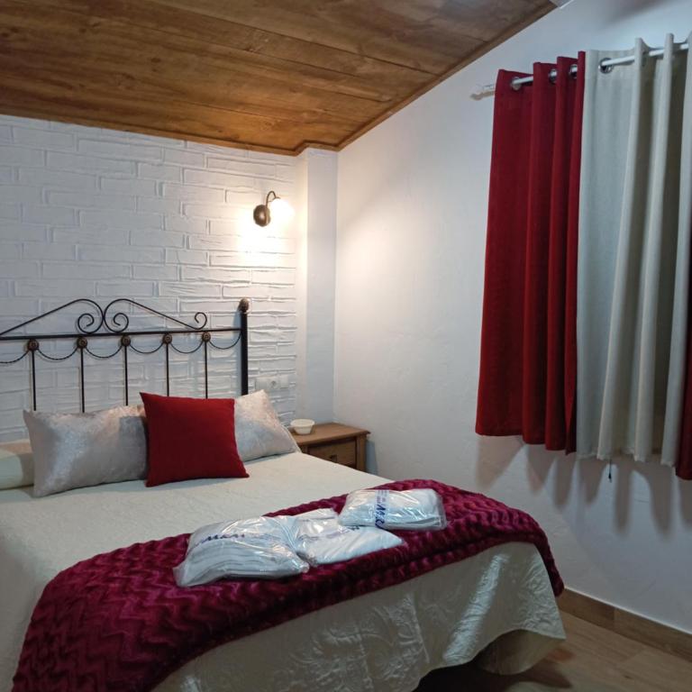 ENTRESIERRAS Apartamentos rurales con chimenea, barbacoa y espacio para eventos - Five-Bedroom House - 2