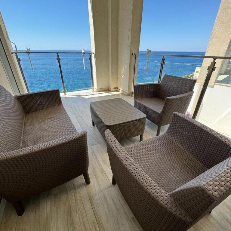 Paradise beachfront view 1 - Two-Bedroom Apartment - 40