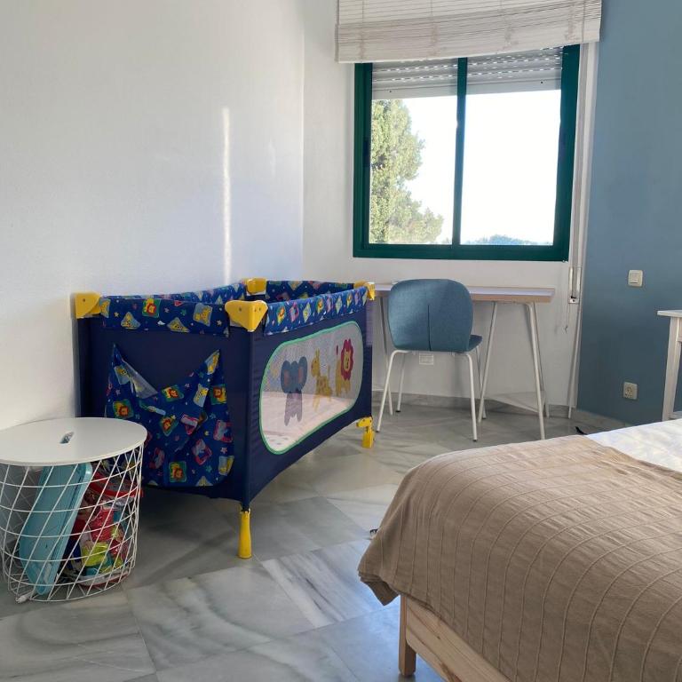 Piso muy moderno para 4 personas y una cuna a 7 min caminando a la playa, con aire, balcón con vistas y 2 piscinas - Apartamento de 2 dormitorios - 17
