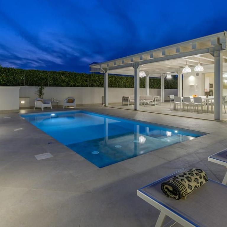 VillaTalè with private Swimming pool. Within walking distance of the beach. - Villa - 5