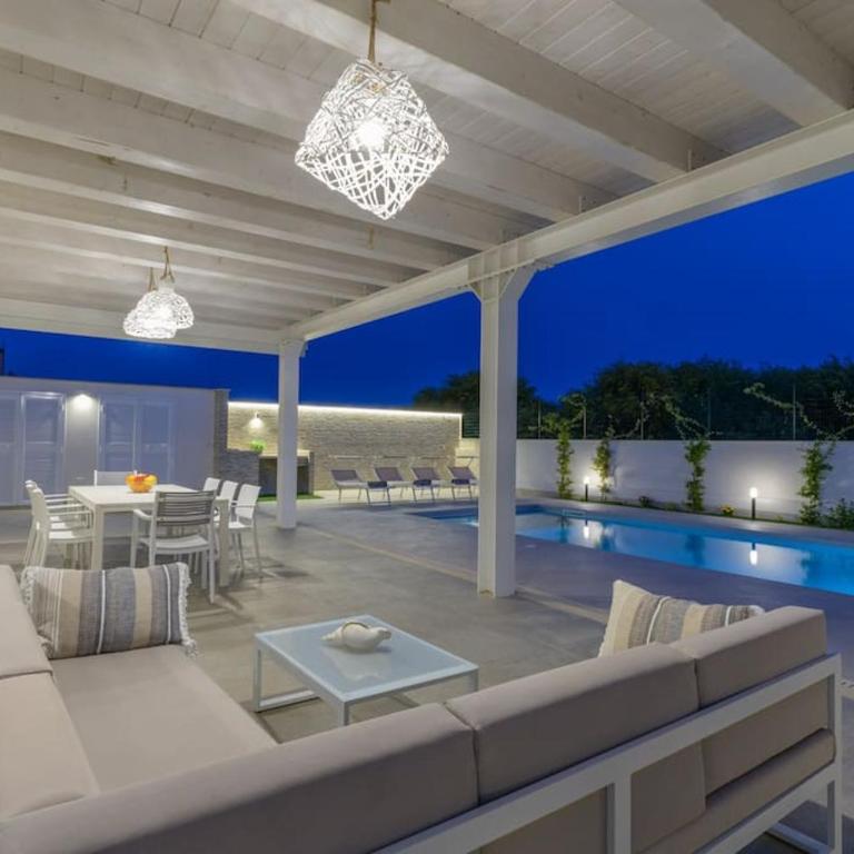 VillaTalè with private Swimming pool. Within walking distance of the beach. - Villa - 55