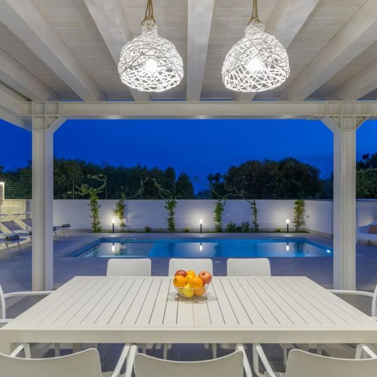 VillaTalè with private Swimming pool. Within walking distance of the beach. - Villa - 56