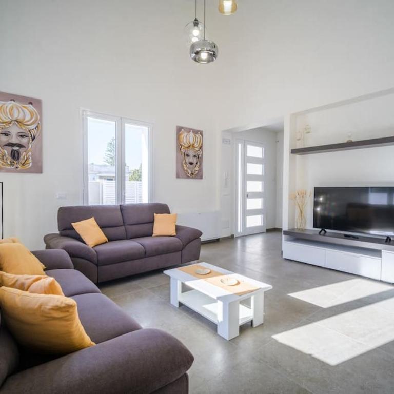 VillaTalè with private Swimming pool. Within walking distance of the beach. - Villa - 25