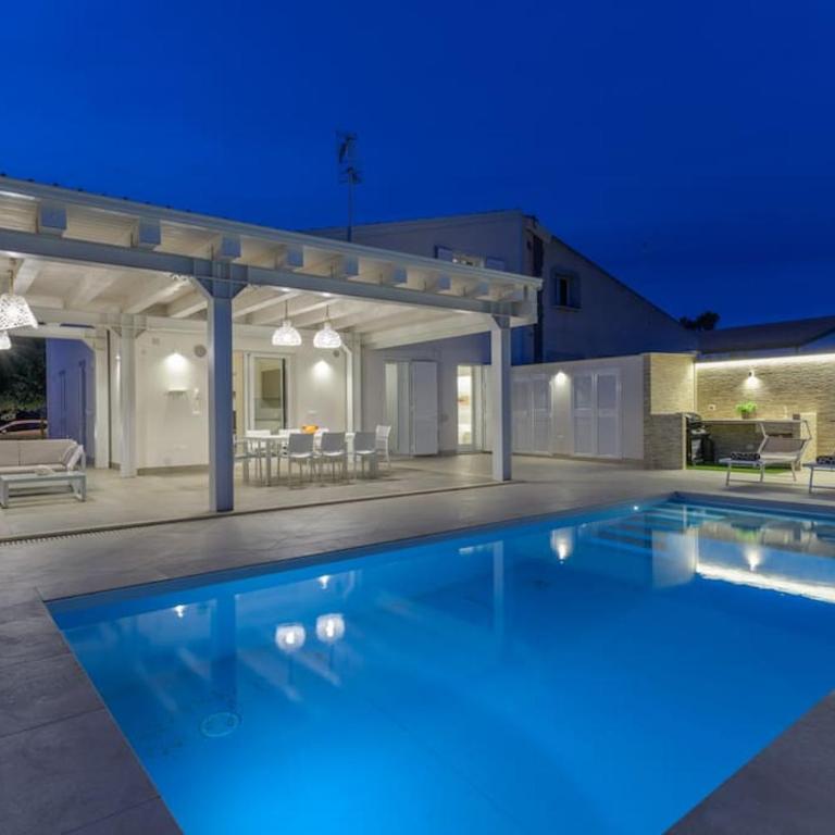 VillaTalè with private Swimming pool. Within walking distance of the beach. - Villa - 58