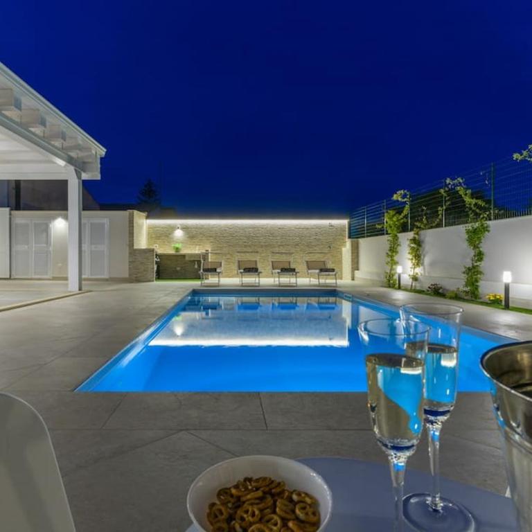 VillaTalè with private Swimming pool. Within walking distance of the beach. - Villa - 63