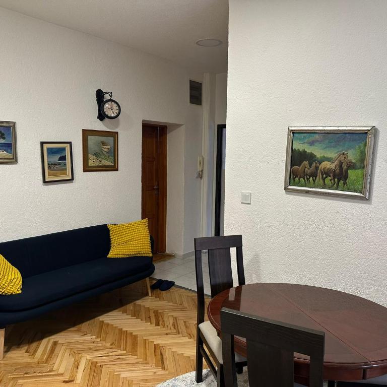 SpaceJam - One-Bedroom Apartment - 3