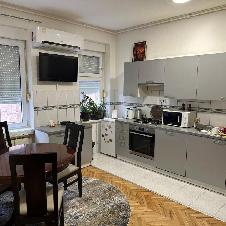 SpaceJam - One-Bedroom Apartment - 6
