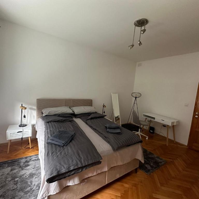 SpaceJam - One-Bedroom Apartment - 7
