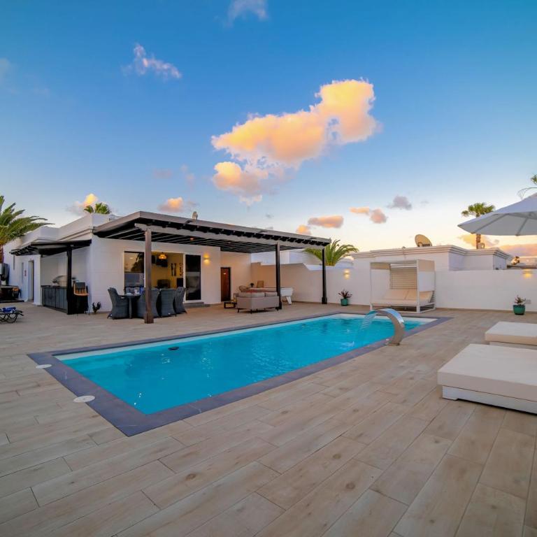 Beautiful Puerto Del Carmen Villa 3 Bedrooms Villa Crystal Private Pool - Villa de 3 dormitorios - 31