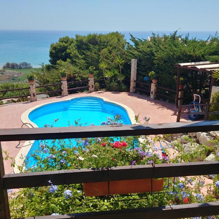 Giallonardomare-Villa con piscina - Four-Bedroom House - 2