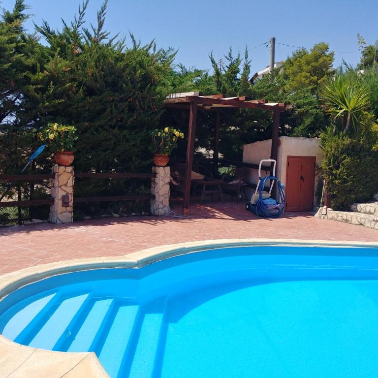 Giallonardomare-Villa con piscina - Four-Bedroom House - 10