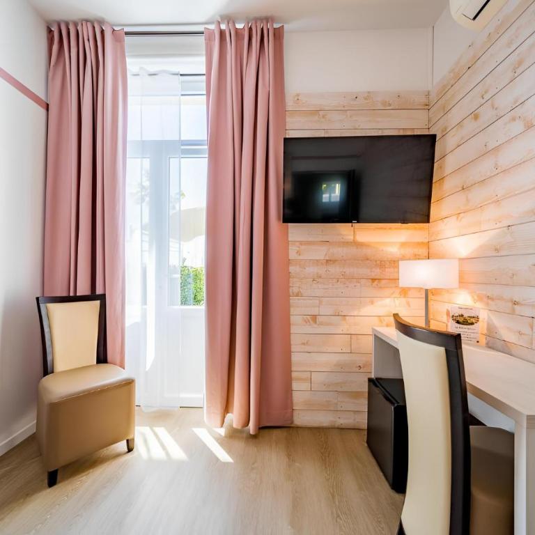 Hôtel Le Rabelais - Chambre Double avec Terrasse - 3