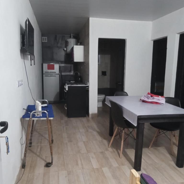 alquiler por día en general Acha - Casa de 2 dormitorios - 3