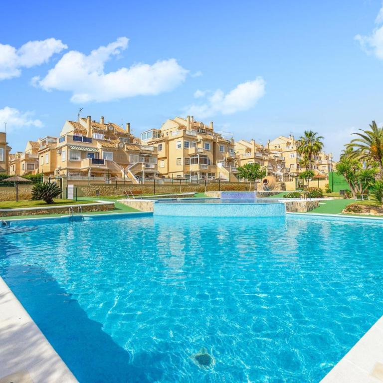 Cozy Apartment In Torrevieja - Apartamento de 2 dormitorios - 1