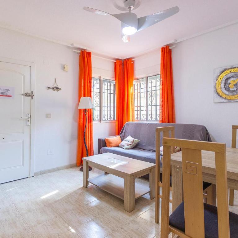 Cozy Apartment In Torrevieja - Apartamento de 2 dormitorios - 5