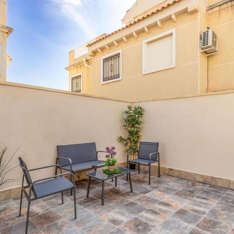 Cozy Apartment In Torrevieja - Apartamento de 2 dormitorios - 14