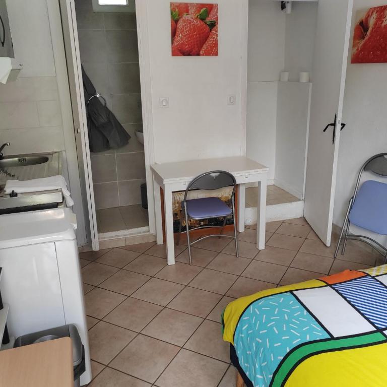 80 m2 appartement indépendant, 4 personnes et plus, piscine et jardin Direct Gare Aéroport - Two-Bedroom Apartment - 7