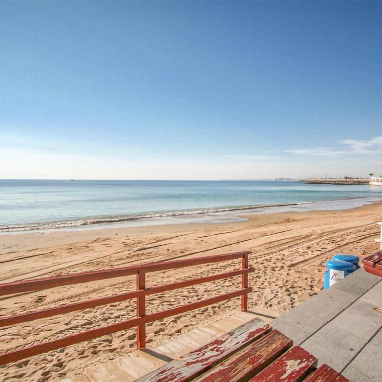 Amazing Apartment In Torrevieja - Apartamento de 2 dormitorios - 16
