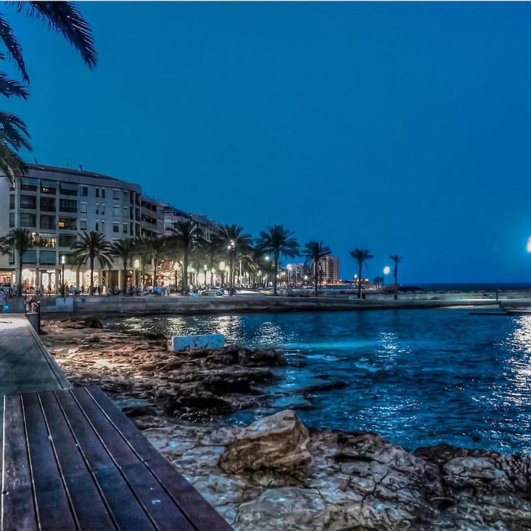 Amazing Apartment In Torrevieja - Apartamento de 2 dormitorios - 15