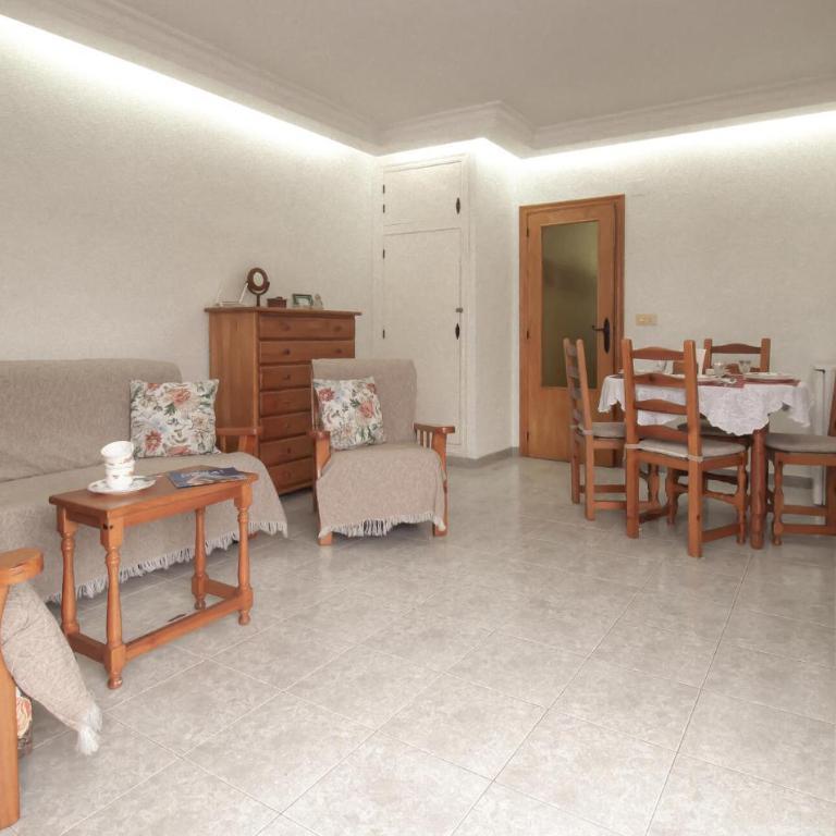 Amazing Apartment In Torrevieja - Apartamento de 2 dormitorios - 6
