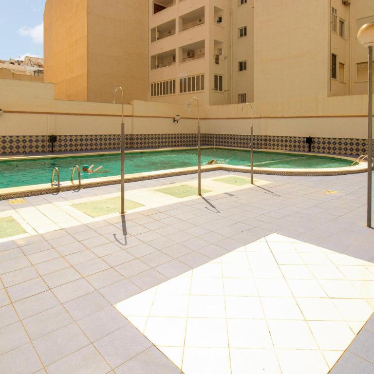 Amazing Apartment In Torrevieja - Apartamento de 2 dormitorios - 10