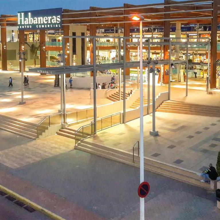 Amazing Apartment In Torrevieja - Apartamento de 2 dormitorios - 13