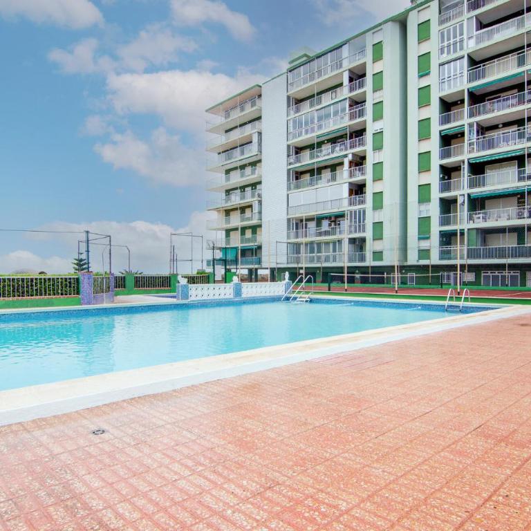 Awesome Apartment In Cullera With House Sea View - Three-Bedroom Apartment - 2