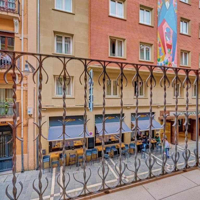 CENTRO HISTÓRICO exterior, calle Nueva dos balcones - Apartamento de 2 dormitorios - 3