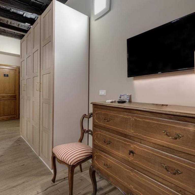 NETTUNO LUXURYH - BOLOGNACENTRO Duomo Rooms and suites - Superior Double Room - 2