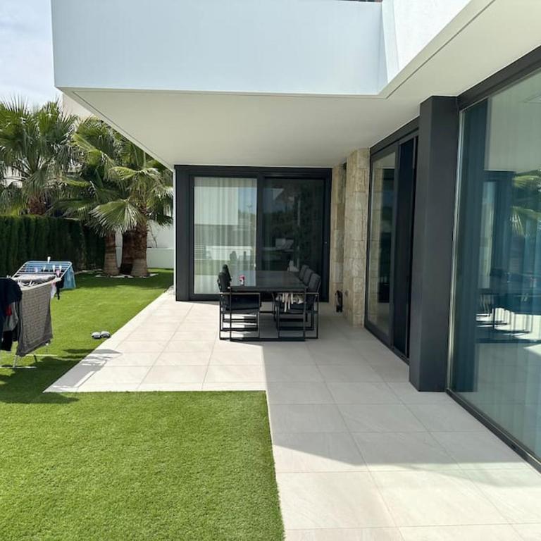 Luksus i Alicante - Three-Bedroom House - 32
