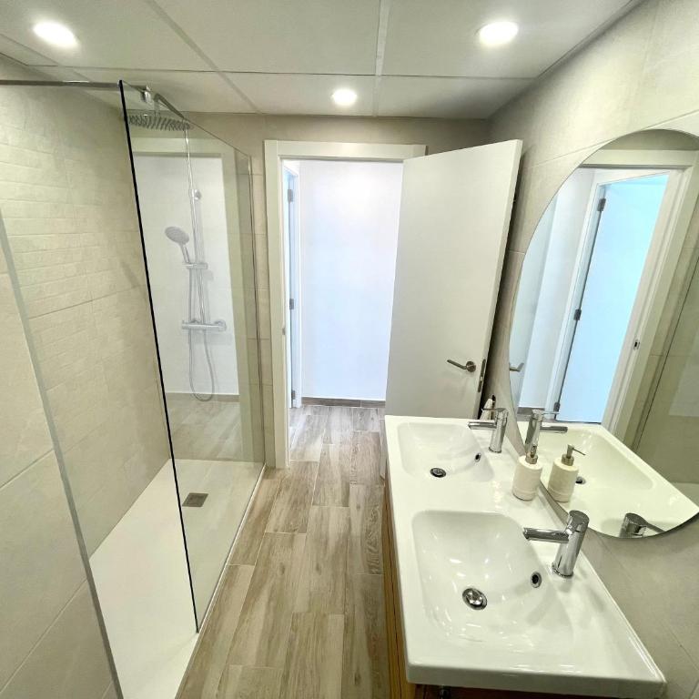 NUEVO, a 80 metros del mar y la playa - Three-Bedroom Apartment - 11