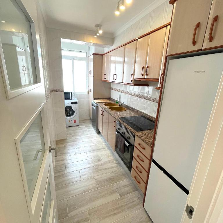 NUEVO, a 80 metros del mar y la playa - Three-Bedroom Apartment - 6