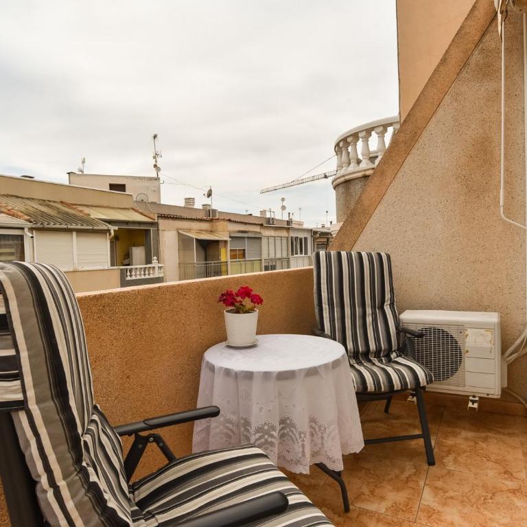 Atico con 2 dormitorios garaje y piscina - Apartamento de 2 dormitorios - 8