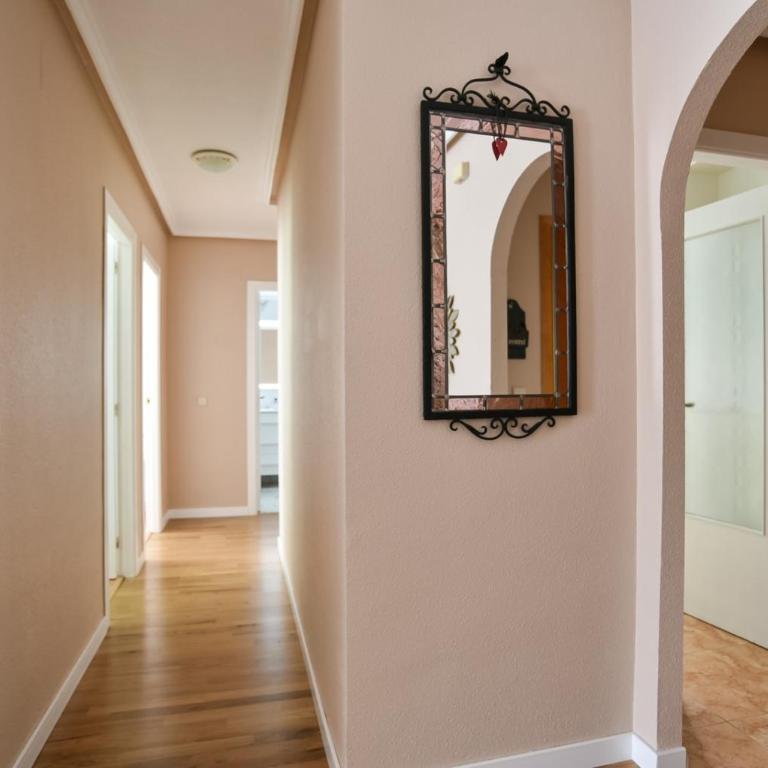 Atico con 2 dormitorios garaje y piscina - Apartamento de 2 dormitorios - 18