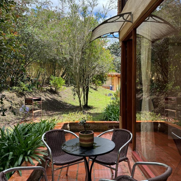 ApartaHotel La Leyenda - Two-Bedroom Apartment with Garden View - 9