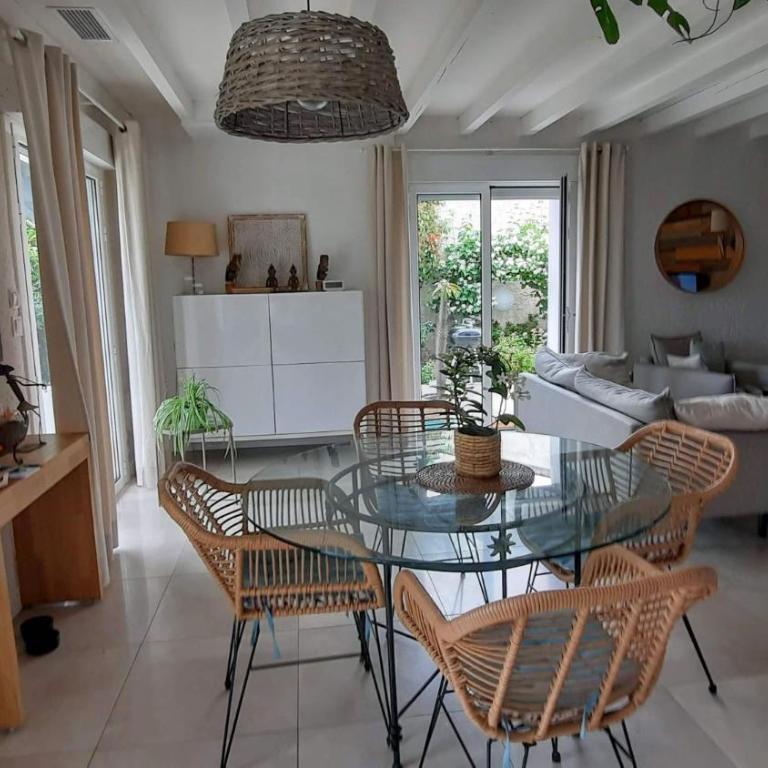 VILLA DE PLAIN PIED ET STUDIO CLIMATISES, AU CALME, 6 PERSONNES MAXIMUM A 7mn DU GOLF ET DE LA PLAGE - Villa - 36