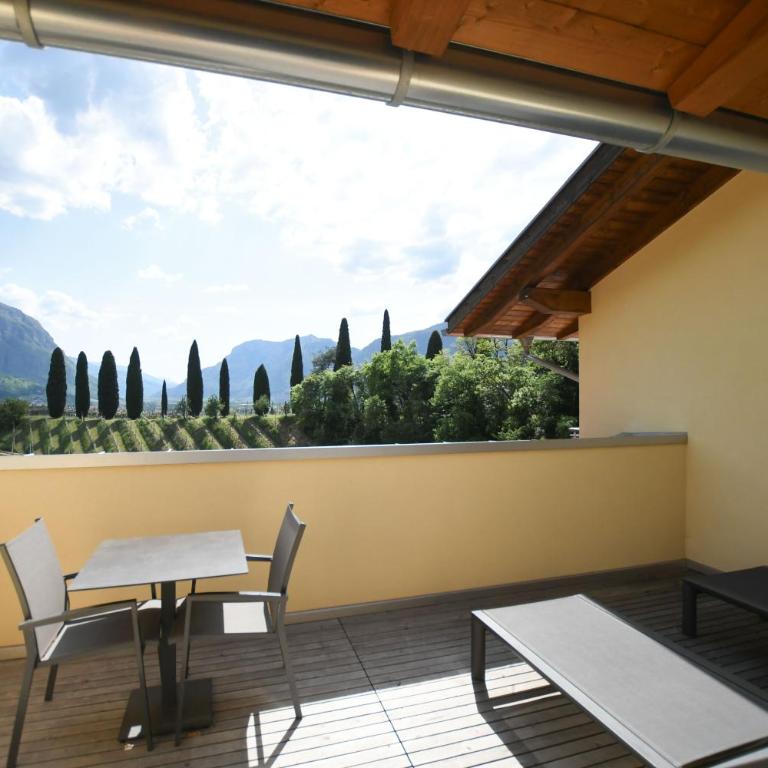 Agritur Casteller - Camera Matrimoniale Deluxe con Balcone e Vista Vigneto - 1