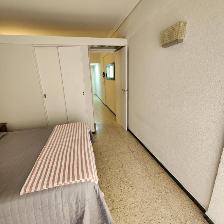 Departamento en Edificio Maral 14, Colon, zona Guemes. - Apartamento de 1 dormitorio - 17